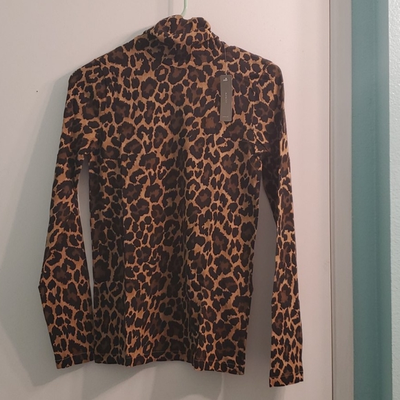 Final price J crew turtle neck in leopard - Picture 2 of 5